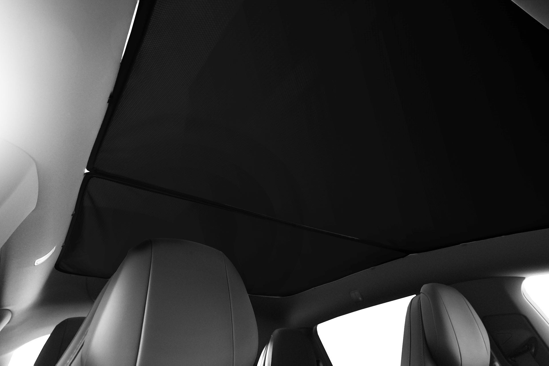 The JOWUA Model Y L (2026+) Glass Roof Sunshade covers both front and rear seats, effectively blocking sunlight and providing heat reduction plus UV protection for your cabin.