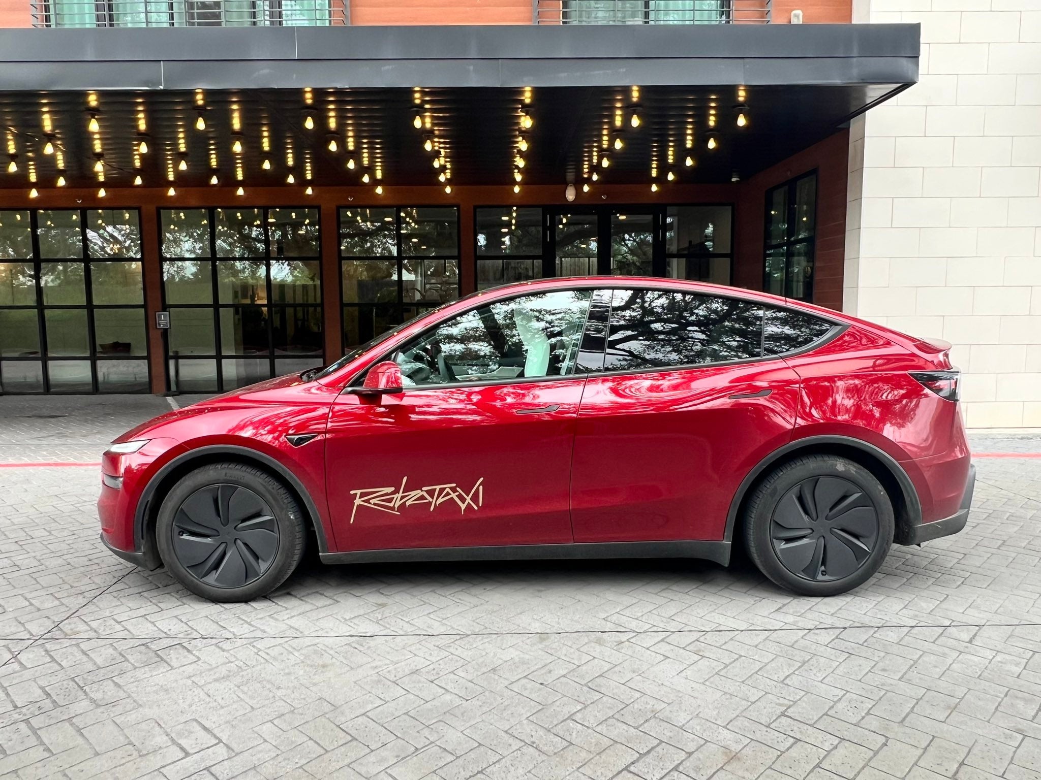 Tesla FSD on the Rise, Robotaxi Expands