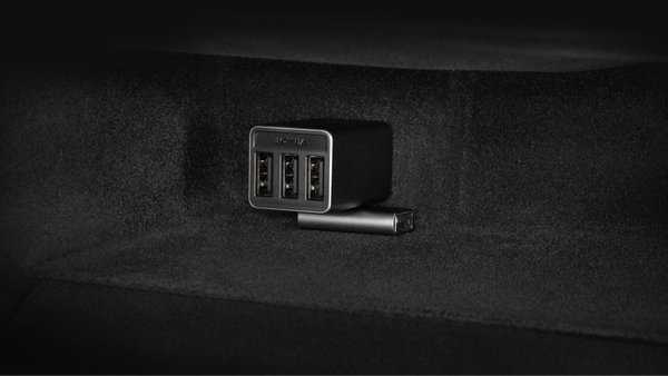 <tc>Hub de caméra de tableau de bord USB Tesla 4 ports (Tesla repensé Model 3 Highland 2024+)</tc>
