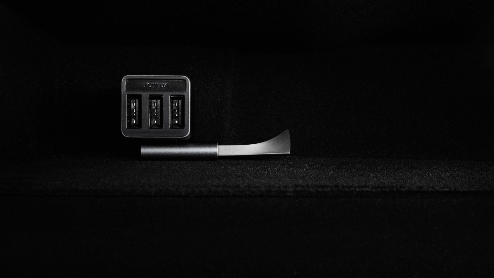 Tesla 4 Port USB Dashcam Hub (Tesla Model 3 Highland 2024+) in use with the Tesla flash drive